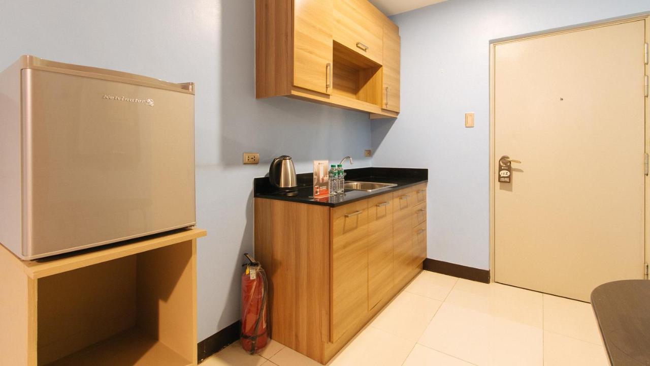 Reddoorz Plus @ Kamuning Quezon City Cidade Quezon Exterior foto